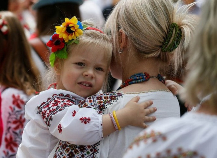 Дівчинка у вишиванці