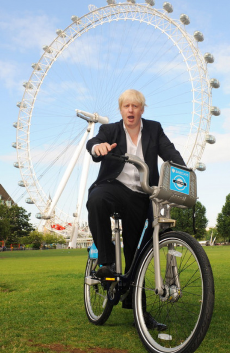Борис Джонсон їде на велосипеді