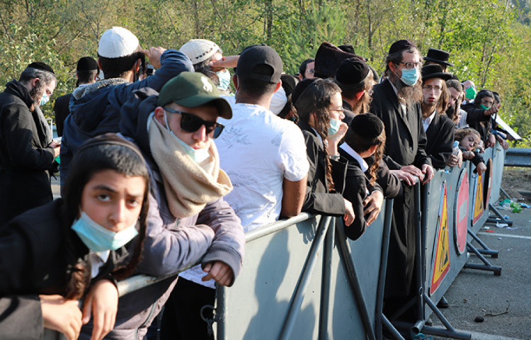 хасиды на границе с Украиной пытаются перейти границу