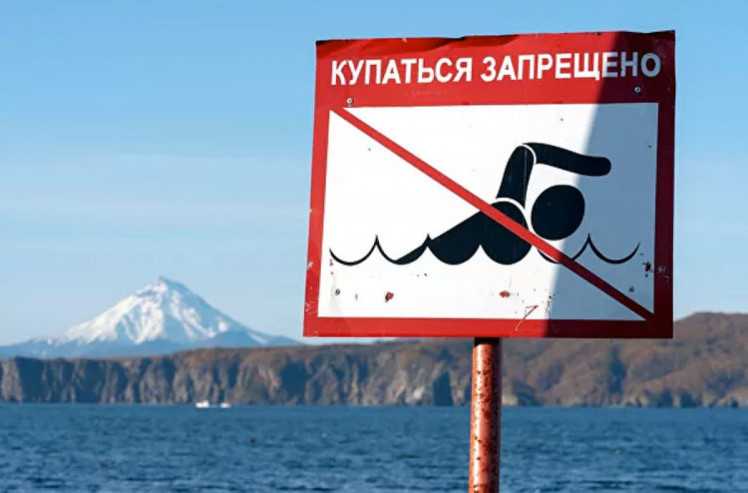 Знак про заборону купання 