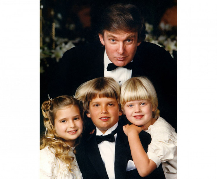 Трамп зі своїми дітьми від першого шлюбу: Іванка, Дональд молодший і Ерік.