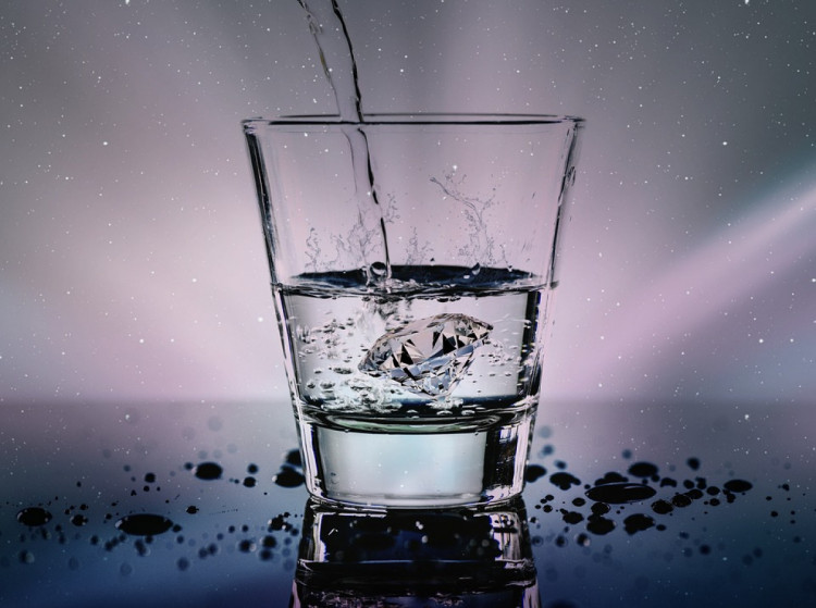 склянка води