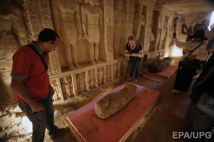 Археологи знайшли саркофаги 