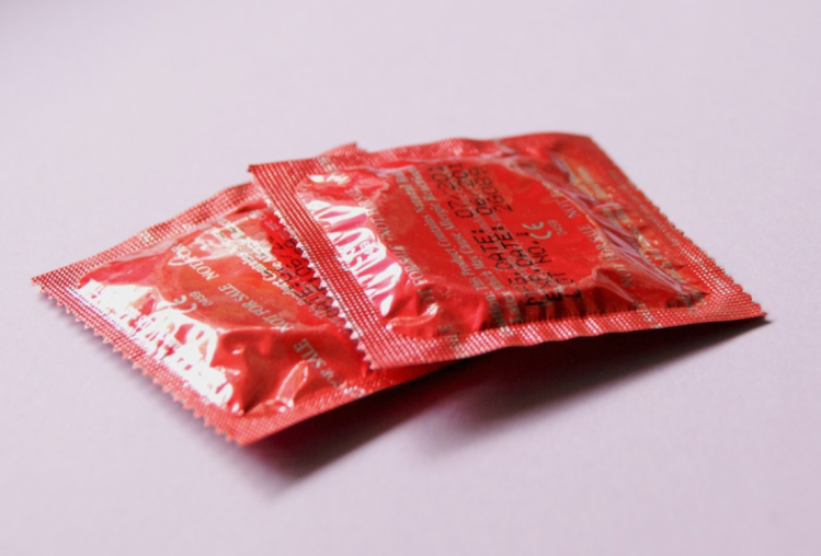 Спермицидные презервативы могут стать причиной возникновения молочницы