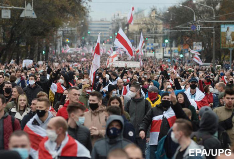 люди на мітинга в білорусі