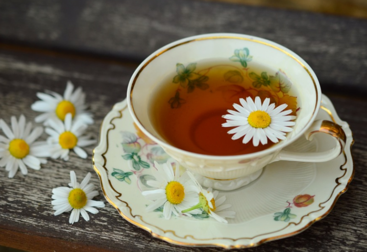 Ромашковый чай способствует расслаблению организма