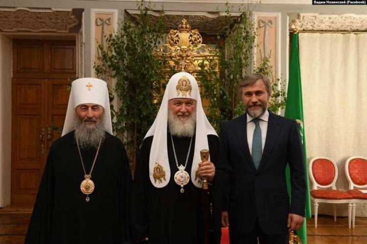 Предстоятель Московской церкви в Украине Онуфрий, патриарх РПЦ Кирилл и Вадим Новинский в Москве
