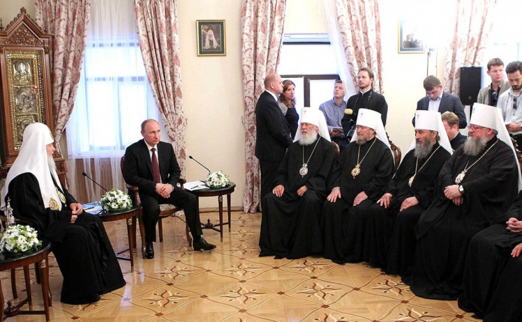 Встреча актива РПЦ с Путиным (Онуфрий — в центре первого ряда церковных иерархов)