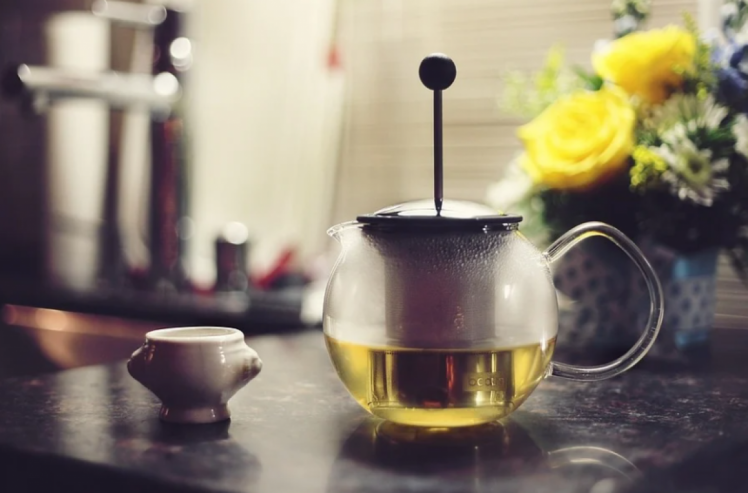Зелений чай не можна застосовувати при підвищеній кислотності шлунка