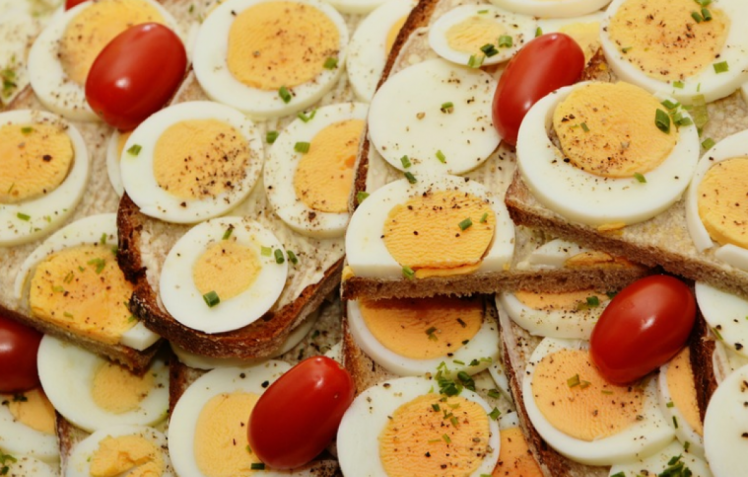 В яйцах содержится много холестерина