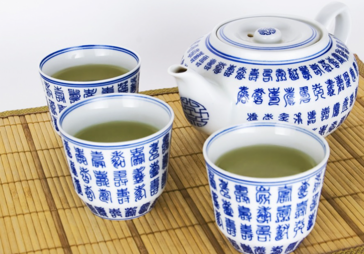 Зелений чай без кофеїну допомагає швидко впоратися з тривогою