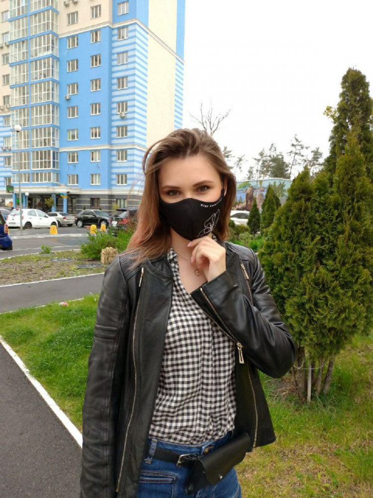 Стиліст Анна Кобзар пояснює як обирати маску під власний стиль