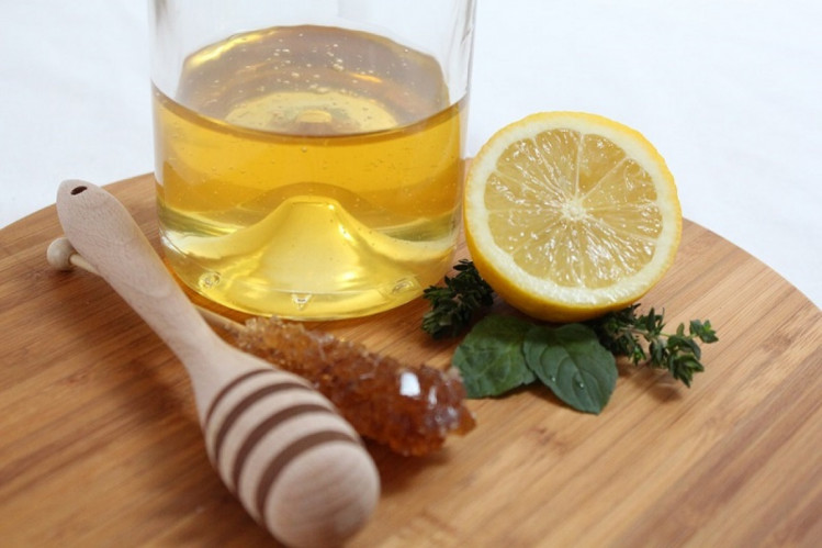 мед з водою і лимоном