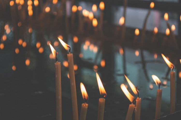 ритуал зі свічками на багатство