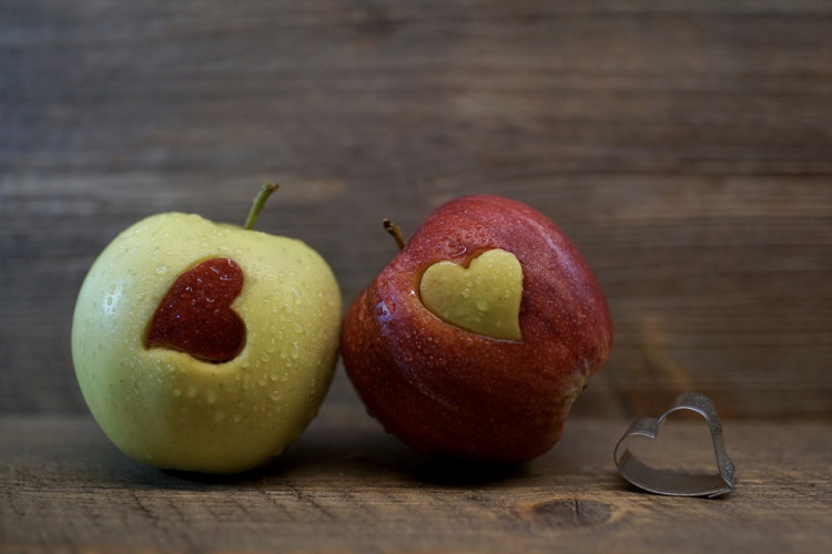яблука та серця
