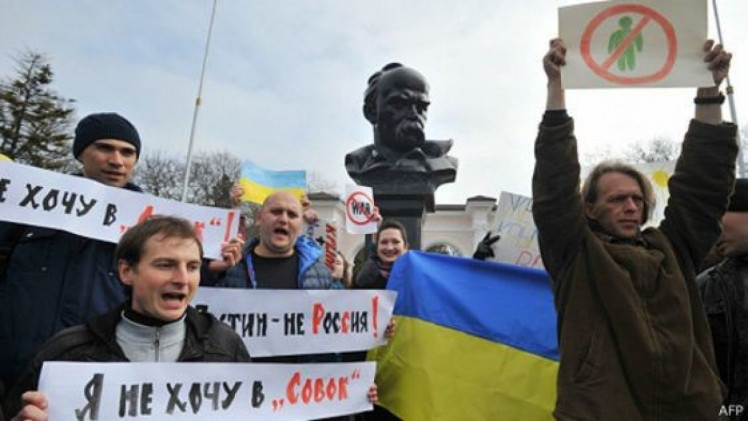 кримчани мітингують проти окупації Криму