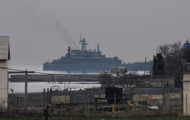 військовий корабель в криму
