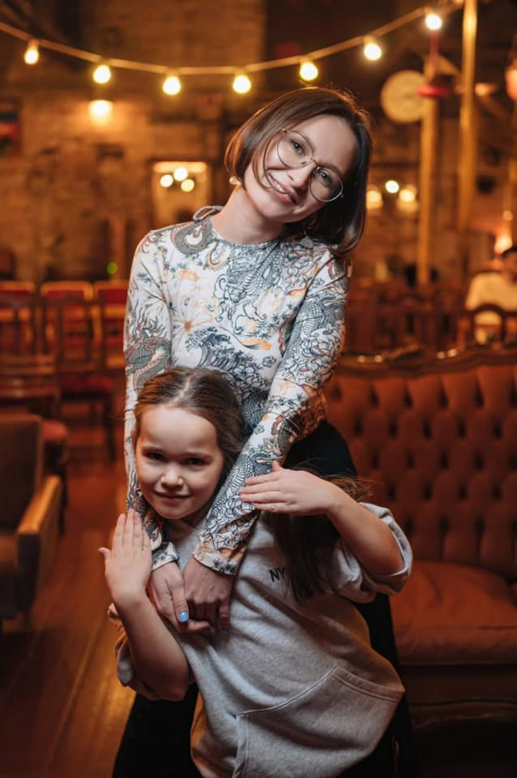 Анжела Єременко з дочкою 