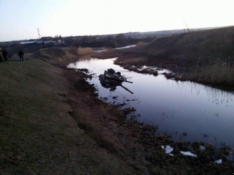 Росіяни втопили власний танк в "ДНР"