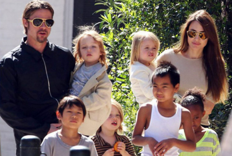 бред пот и Анджелина Джоли со всеми детьми