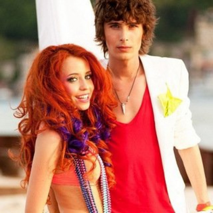 Надя Дорофеєва який вигляд мала співачка до "Время и