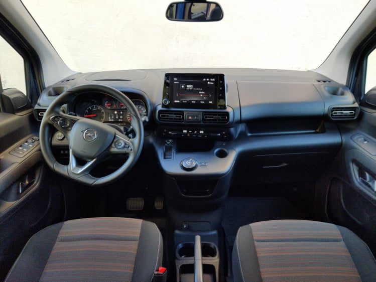 Opel Combo Life - приладова панель