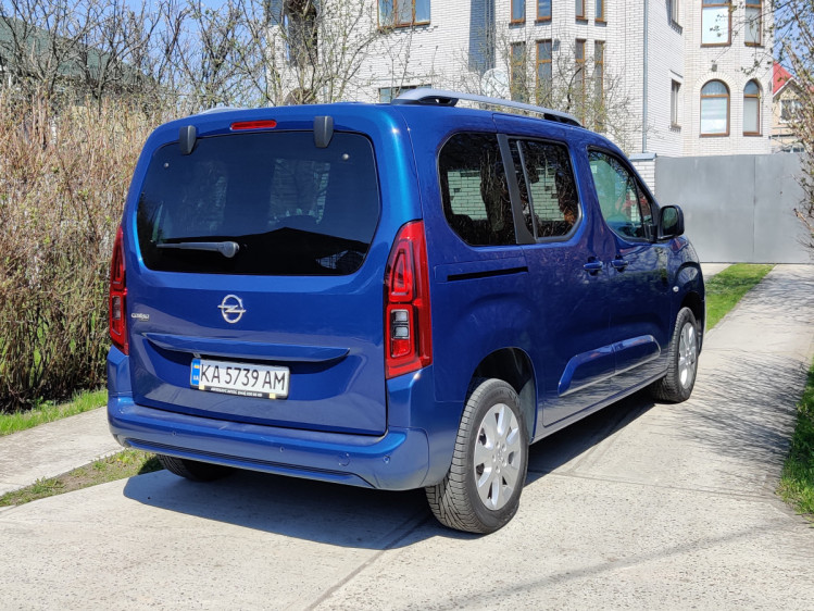 Opel Combo Life - вид ззаду
