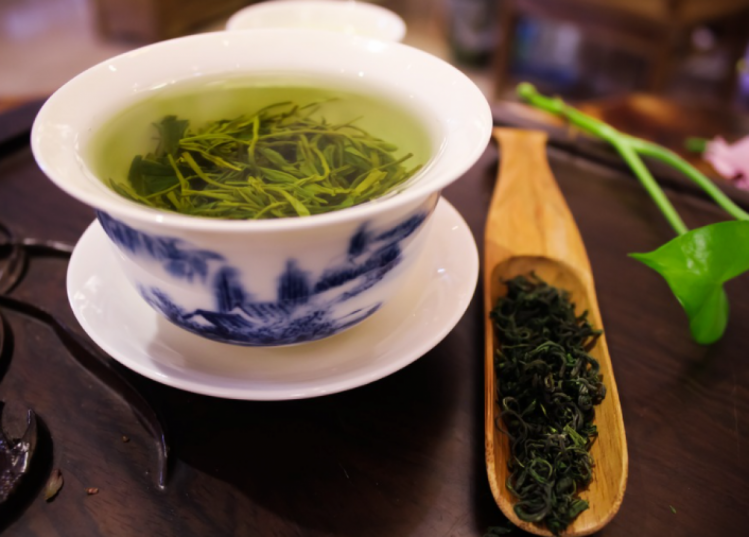 Зелений чай допомагає позбутися крепатури
