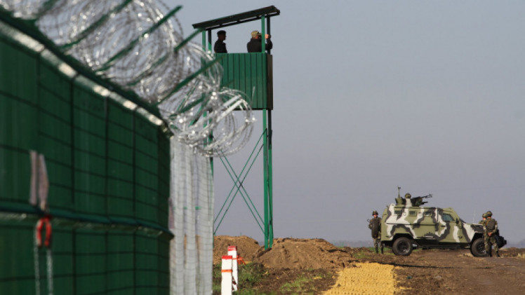 Стена на границе с Россией