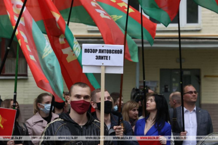 Білоруська влвда організувала мітинг біля посольства Литви