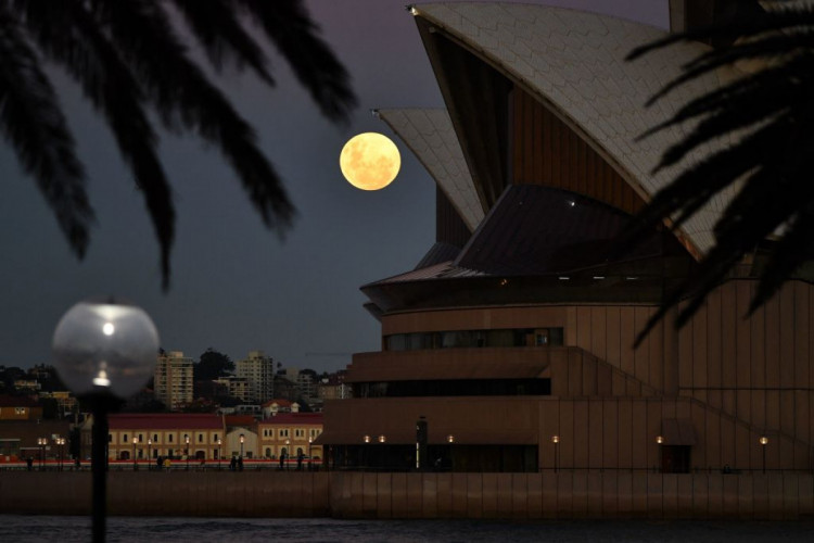 Суперлуние и Сиднейская опера