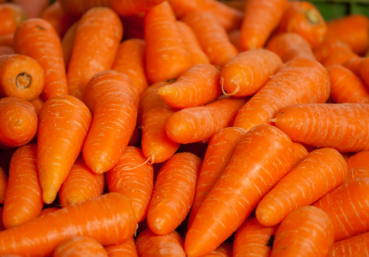 Помаранчеві овочі — корисні продукти для шкіри