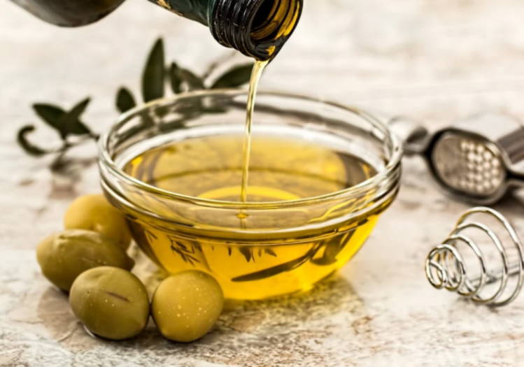 Оливкова олія входить у список Корисні продукти для шкіри