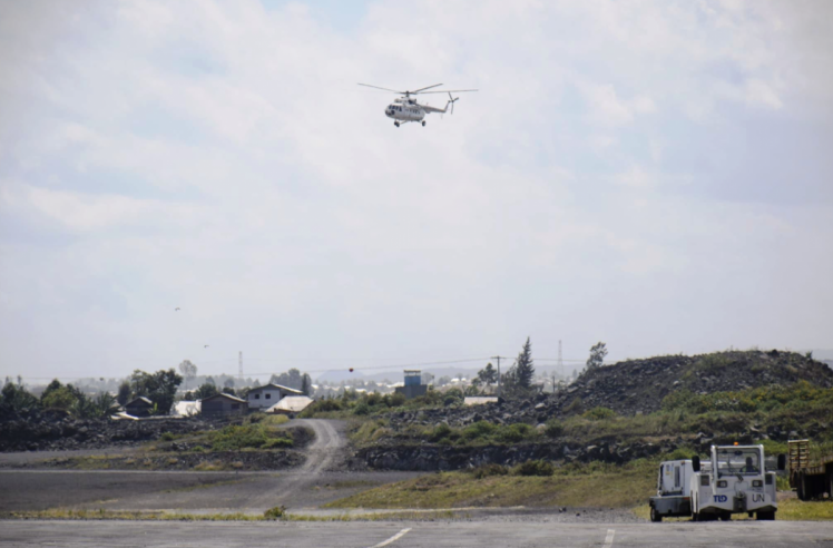 Українські вертолітники в Конго повертають людей після евакуації