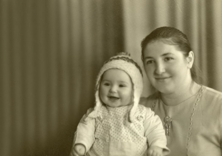 Оксана Марченко дитяче фото з мамою