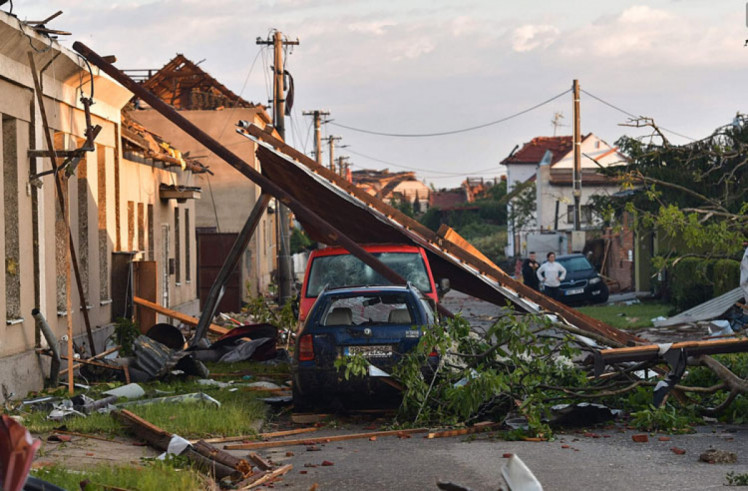 чеське місто зруйноване внаслідок торнадо
