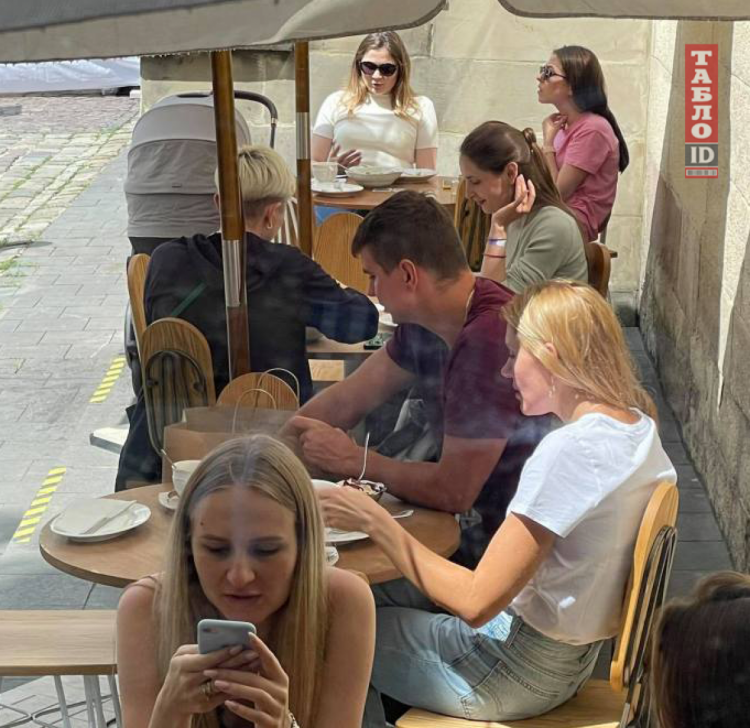 Поляков та Скороход у львівському кафе