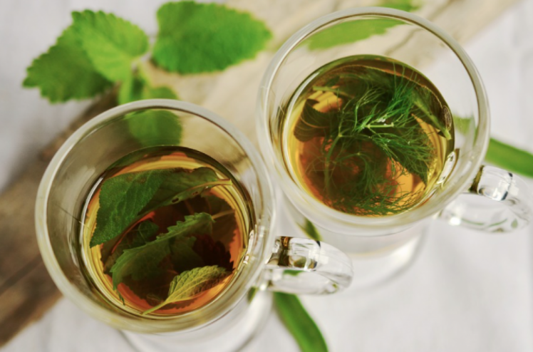 травяной чай полезен для кожи