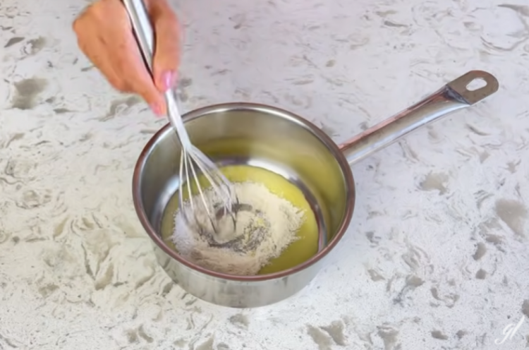 Приготовление соуса к цветной капусте
