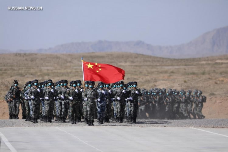 китайская армия на учениях вооруженных сил Китая и России под названием& Quot; Запад/Взаимодействие-2021 & quot;
