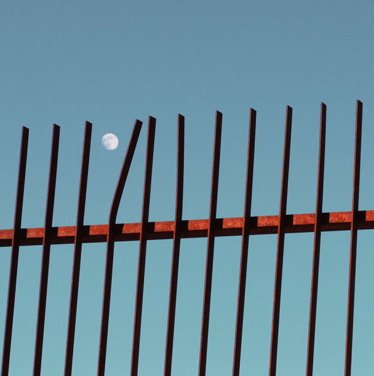 минималистичное фото поломанная ограда