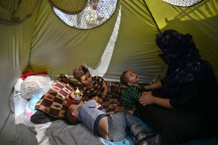 біженці з афганістану в таборі біля кабулу