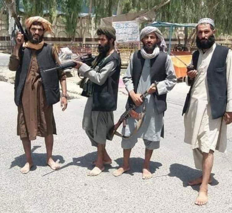 талибы с автоматами