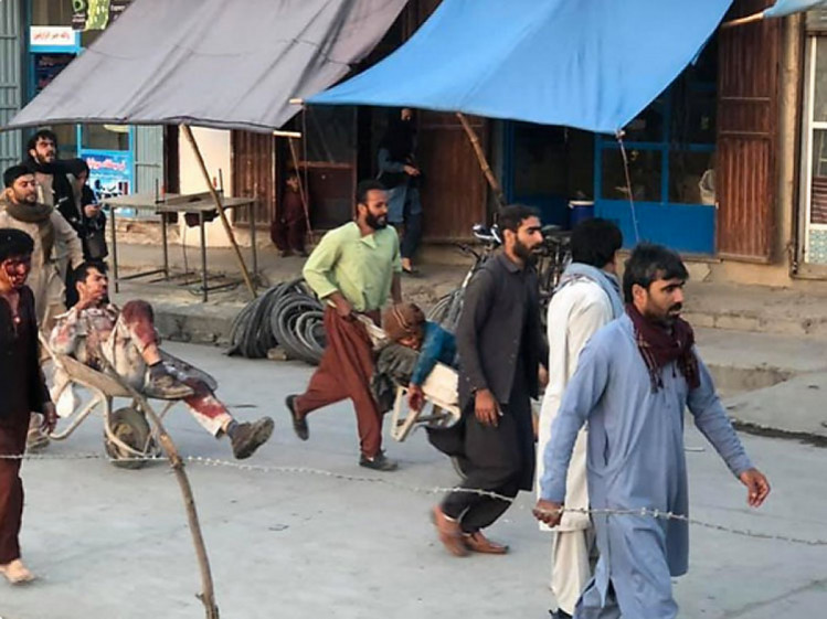теракт в Кабуле вивозять поранених