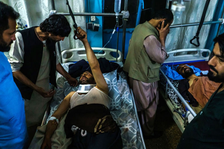 раненые в результате теракта ИГИЛ в аэропорту Кабула