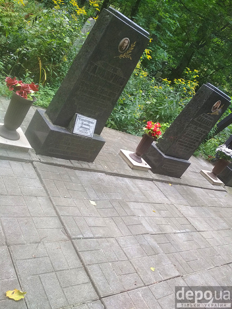 соломянське кладовище памятник авіакатастрофі іл поховали поряд дружину