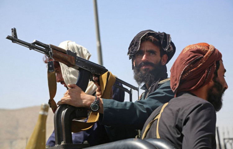 талибы с оружием