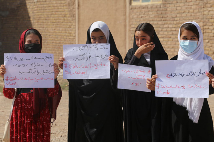афганські дівчата страйкують