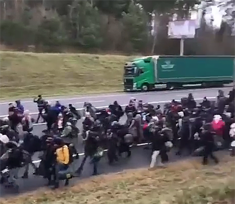 біженці на кордоні з польщею