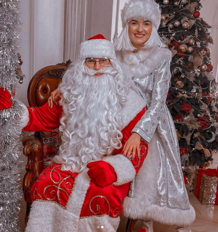 Дед Мороз – Владислав Высокий – со своей Снегурочкой